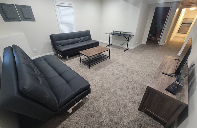 Waterfront 1-bedroom house with WiFi, AC in adorable Wyandotte