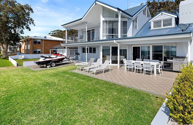 Waterfront Wonderland, 41 Foreshore Drive