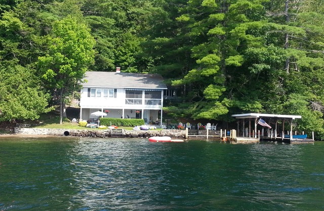 Maison toute l'année au bord de l'eau sur le lac George - Maison principale 3BR et maison d'hôtes 1BR