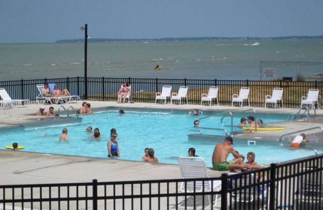 Premier Lake / Beach Front! Premier étage Condo-Pool ouvert jusqu'à fin septembre!