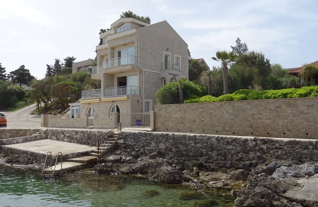 Propriété Waterline avec une vue imprenable et piscine privée!