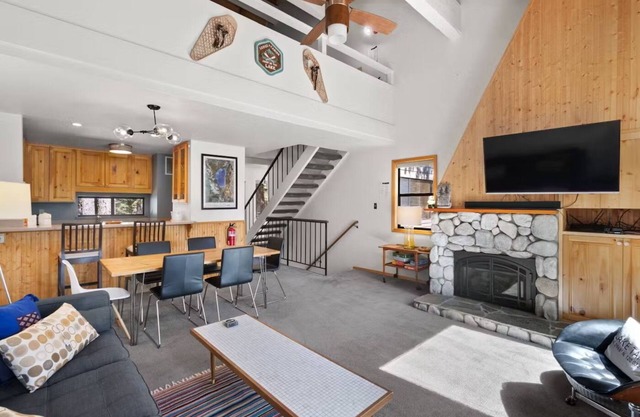 Waterman's Retreat - Easy 2 Block Walk to the Beach