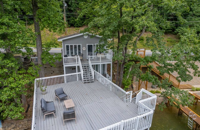 Waters Edge Hideaway Lakefront Pet Friendly