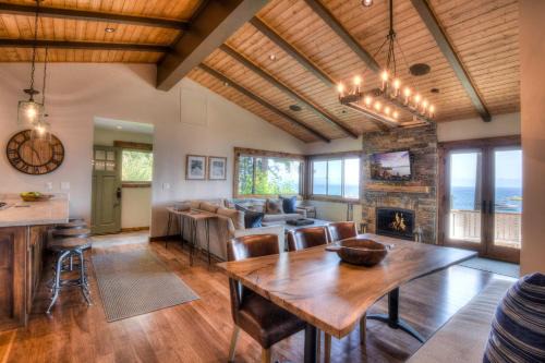 Waters Edge Jewel with Lake Views - HOA Access