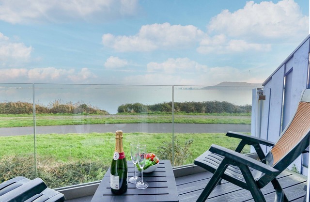 Waters Edge, WYKE REGIS