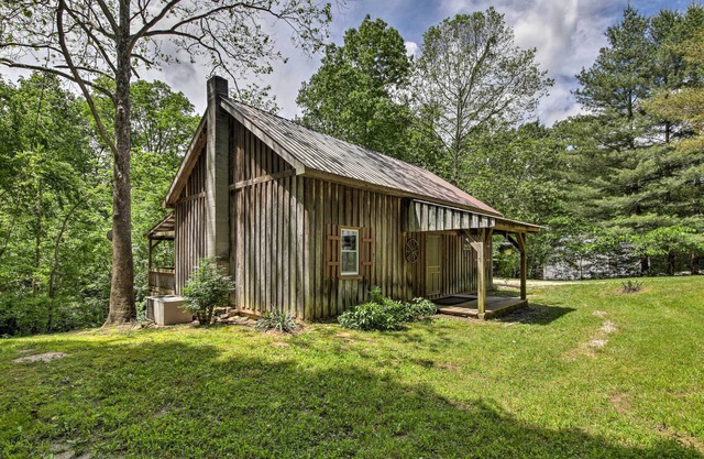 Waters Edge Retreat w/ Deck on Patoka Lake!