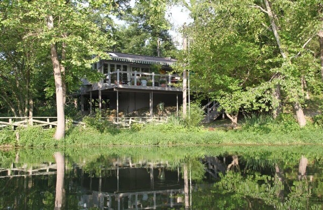 Waterside Historic Cabin, Lake Lucerne 10 Hot Tub