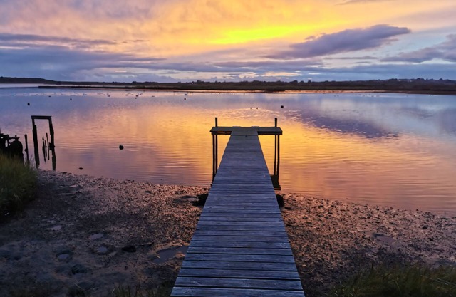 'Waterside' - overlooking Mudeford Harbour - *** No Booking Fees ***