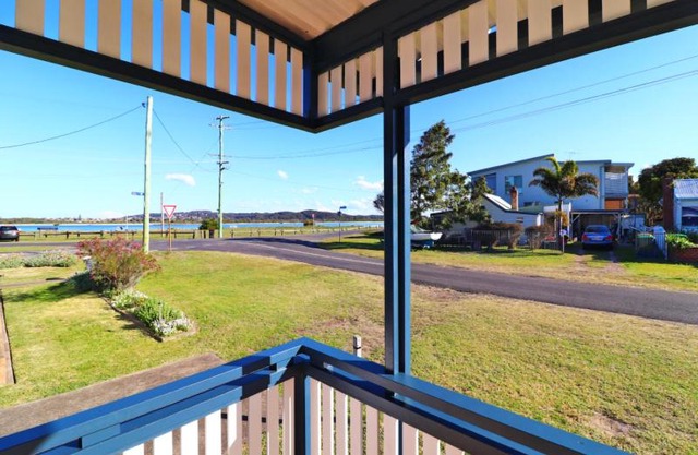 Waterside Retreat at Blacksmiths Beach - Swansea Channel