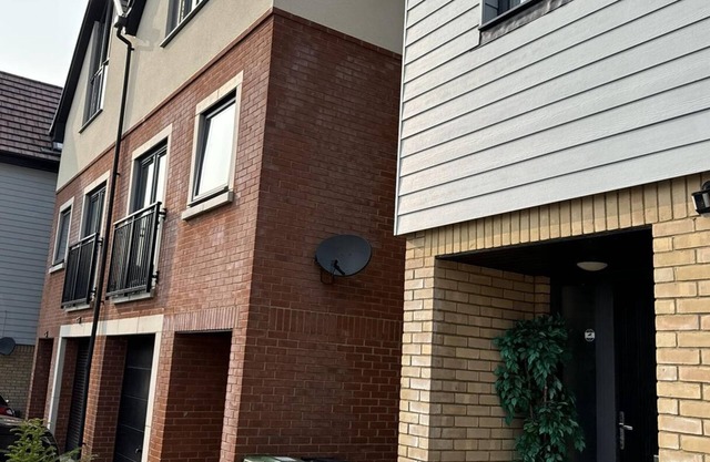 Waterside Short Term Lets 3 Bedroom Sea Views Hot Tub