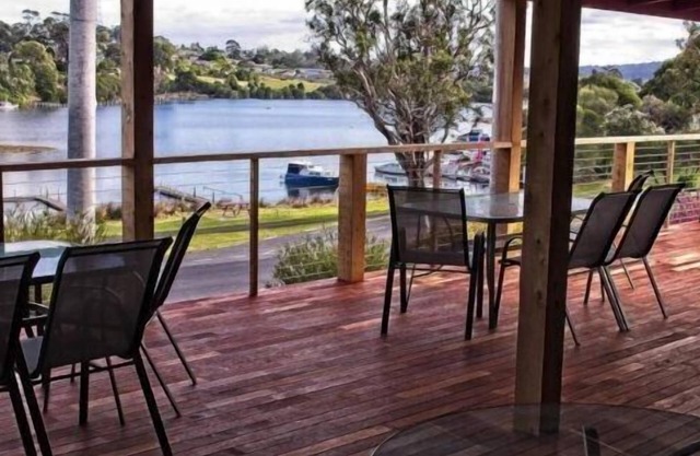 Bruce's Waterside Unit # 6 - une vue magnifique, juste en face du lac