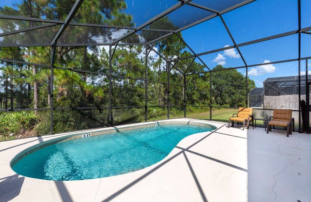 Watersong Beautiful Luxury 4 Bed Pool Home