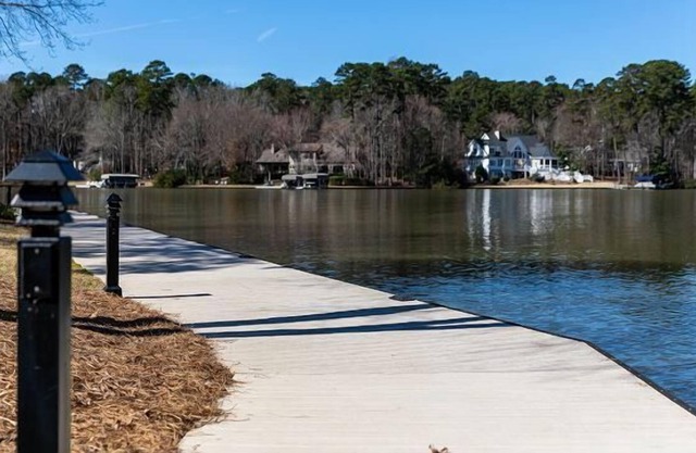 Waterview Retreat with fabulous lake views at Marina Cove