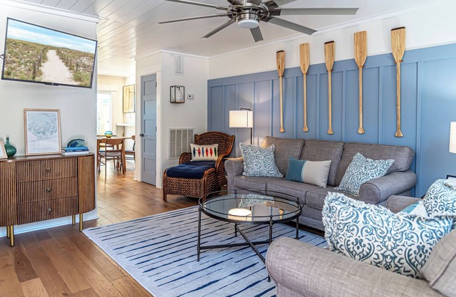 Waterway Wonder: Beach Days & Chill Vibes at Gulf Shores Condo. Pet Friendly!