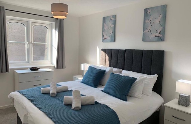 Watford Apartment, T13, Harry Potter, Contractors, Family, London & Free Parking