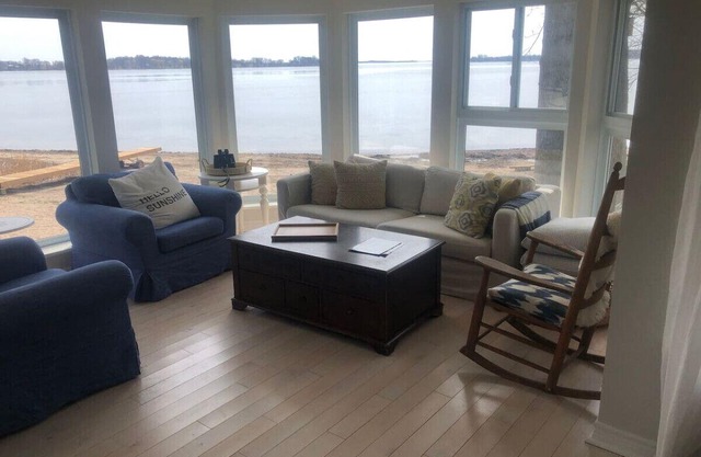 Waupoos Beach Commons: Sleep 16+Kayaks, Bikes+more