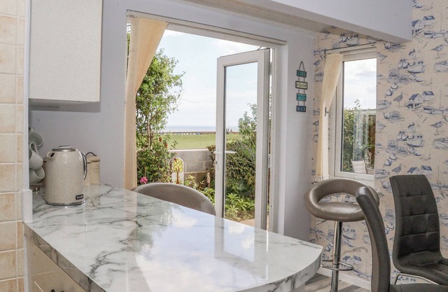 WAVECREST, pet friendly, country holiday cottage in Hornsea