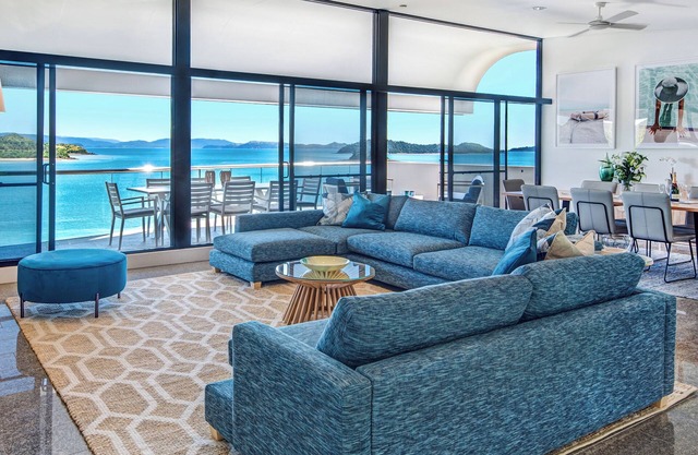 Waves 8 - Hamilton Island