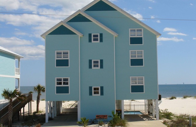 Vagues de grâce - Gulf Front House!
