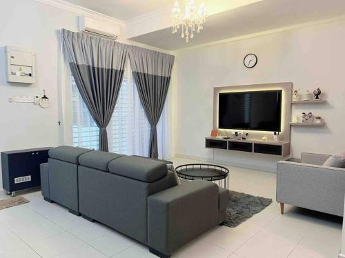 We Call it HOME 10pax FREE WIFI Sitiawan 88 Homestay