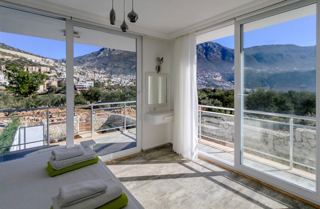 Appartement duplex de luxe contemporain avec grande piscine privée à Kalkan