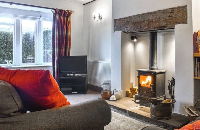 Weavers Cottage is a two bedroom property accommodating up to five guests.
