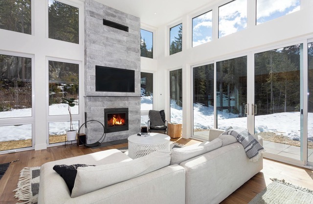 Wedge Woods Whistler Retreat with Sauna, Cold Plunge and Hottub.