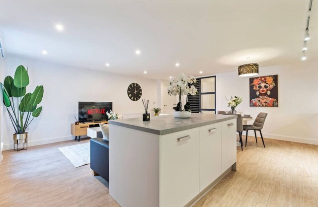 Week Discount | Grand Central | Sleeps 4 | 2Bed