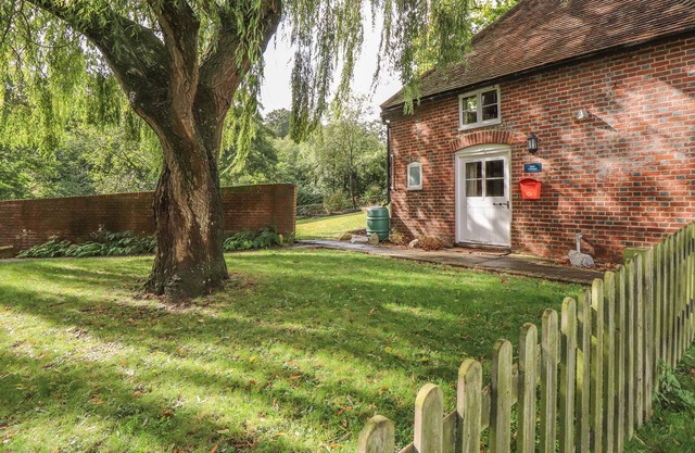 Weir Cottage, HOLLINGBOURNE