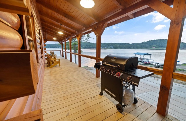 Lake front, Two cabins, Private, Pontoon Rental