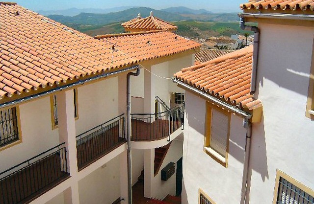 Bon prix appartement pour six avec l'air conditionné, wifi & UK tv à proximité du centre du village.
