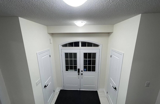 Welcome Home Away from Home ~6 Bed 3.5 Bath ~ Open Concept Kitchen-Living-Dining