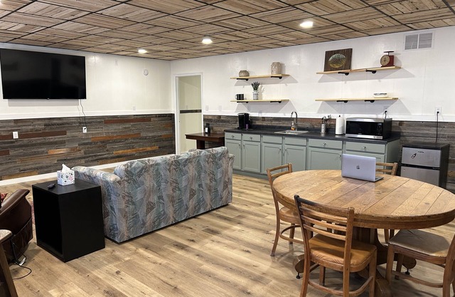 Welcome to a clean and comfortable apartment in historic Downtown Caldwell, Ks