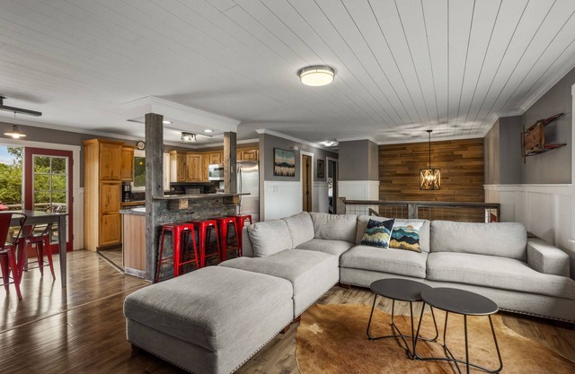 Welcome to Bozeman Haus! A cozy 2 Story 4 Bedroom House that sleeps 6-8 people.