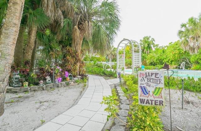Welcome to Casa Verde @ Paradise Found! Sunny 2br retreat w/ pool on Palm Island