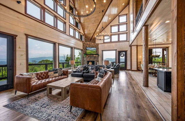 Welcome to Dancing Fox! Luxury 7BR, Indoor Pool, Fire Pit, Wow Views!!!