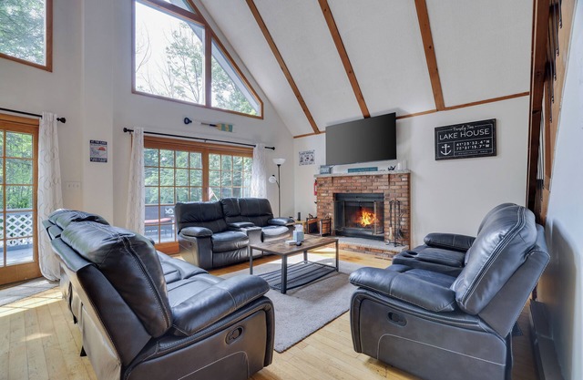 Welcome to Family ties, steps from the main beach and pool in the Hideout!