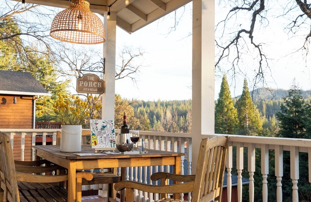 Welcome to Gallery House: Family friendly retreat 25 miles from Yosemite