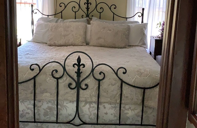 Bienvenue à la maison de grand-mère! J'adorerais accueillir votre famille et vos amis! 2 nuits min!