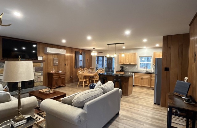 Welcome to Laugh S’more Retreat! A newly renovated, Getaway in Arrowhead Lake.