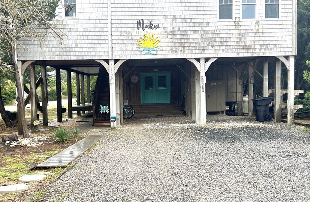 Welcome to Makai Sunrise, a cottage by the beach and a 30 second walk to shore!