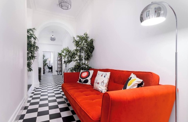 No 8 Metropole Towers, stunning sea views!