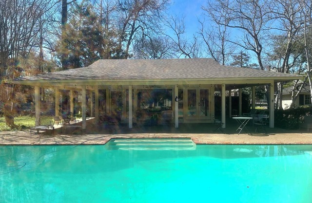 Welcome to OG, the premier guesthouse in Clarksdale. One mile from the jukes!