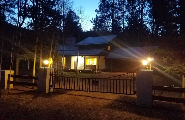 Welcome to our " Korner Kabin " In the aspens and pines.