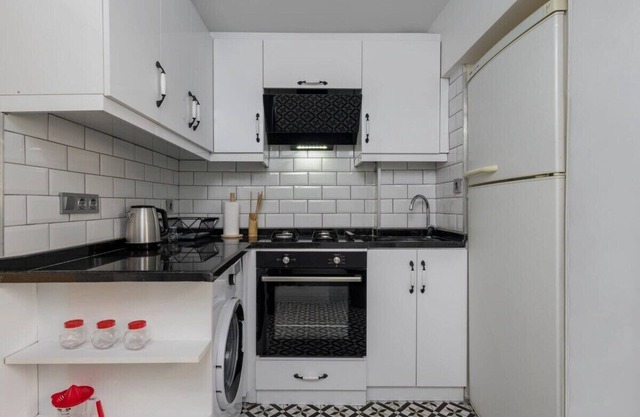 Charming Cozy 2bed/1bath Shoreline Bebek! #95