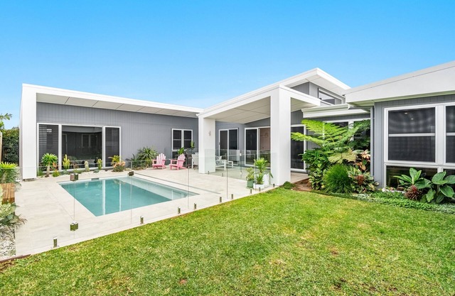 Welcome to ‘Seaside’!A coastal home designed with ease and entertainment in mind