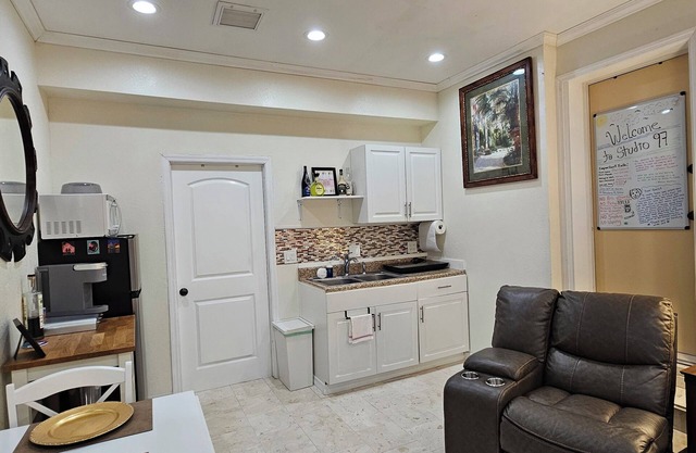Welcome to Studio 97!Charming studio in delightful St. Petersburg