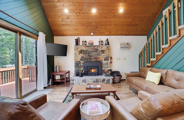 Welcome to The Chalet Getaway in the Hideout!