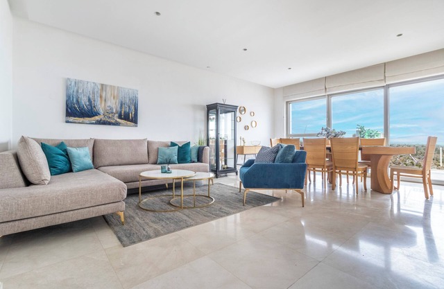 Welcome to «The Jade» by MPJ vacation Rentals Ltd