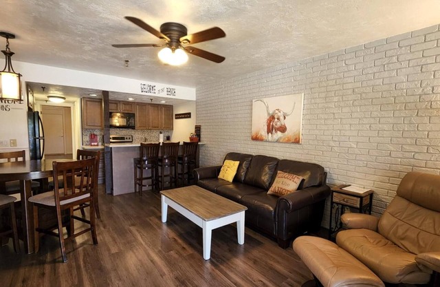 Welcome to the Ranch! Spacious LUXURY FAMILY SUITE 202